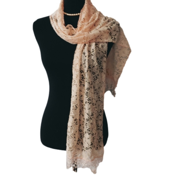 Beautiful BLUSH Colored Lace Wrap scarf - Picture 1 of 3